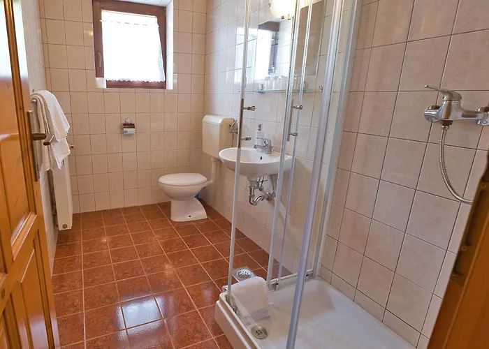 Pr Bevc בית הארחה 3*